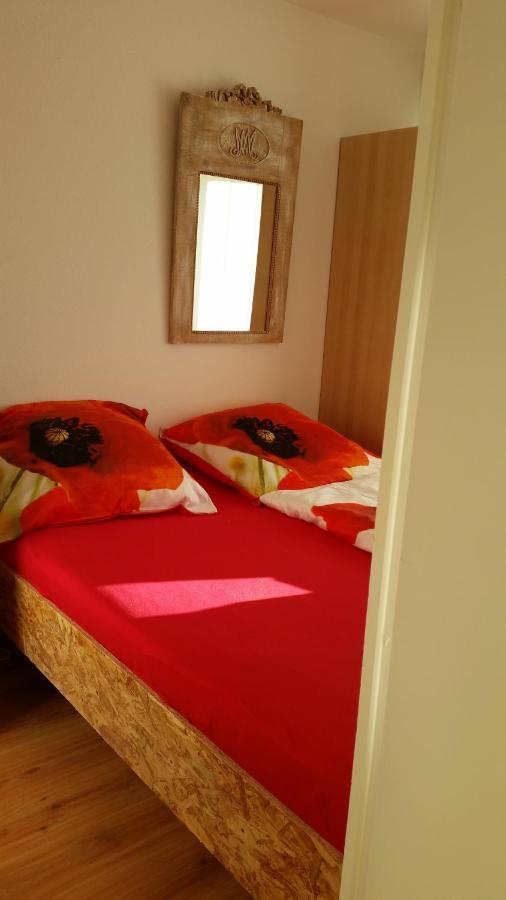 ZUM WOHLFÜHLEN-FERIENWOHNUNG FÜR MAX. 5 ERWACHSENE + 1 Kind, Schwimmbad vor der Tür/Tiere erlaubtKIND Sierksdorf Exterior foto